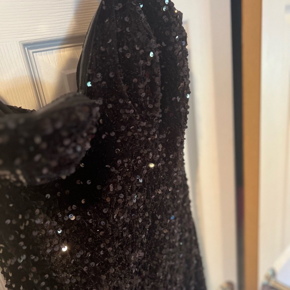 Strapless black sequined prom dress.  Never worn paid $300 asking $150.  Size 8 - Picture 2 of 7